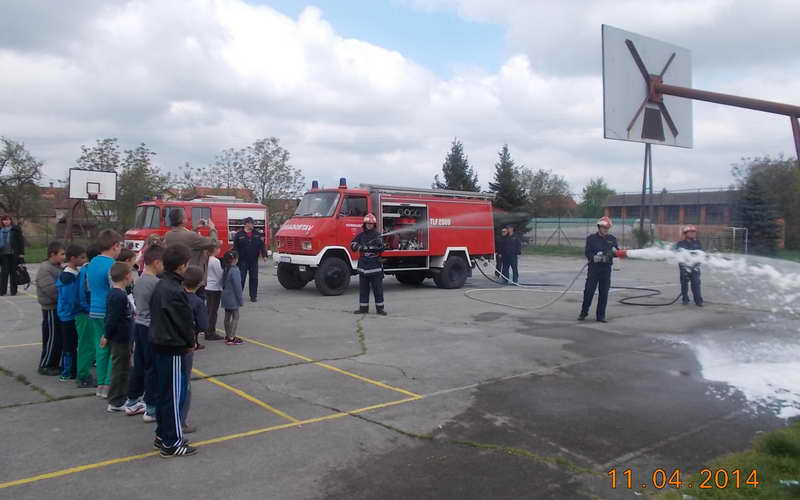 www.vatrogasni-portal.com/images/news/140411-sikirevci-1.jpg