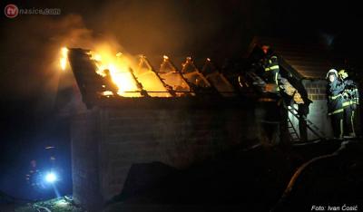 NAŠICE: U požaru izgorjelo kompletno krovište