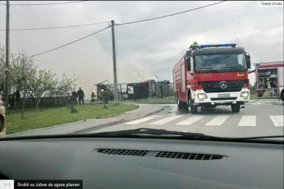 SISAK: Planula stara drvena baraka, od ku�e je ostao samo dimnjak
