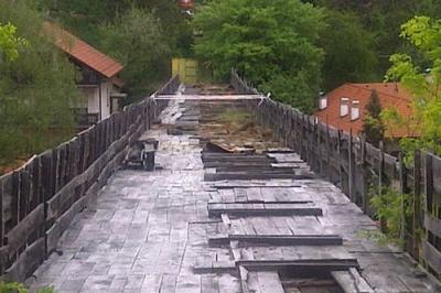 ZAGREB: Gorio drveni most u Kusto�ijanskoj ulici