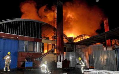 KARLOVAC: Veliki požar pogona za izradu svijeća