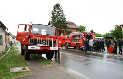 PLETERNICA: Izgorio je krov na �taglju obiteljske ku�e u Bzenici