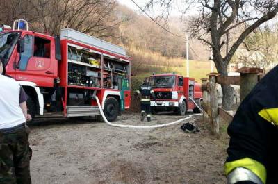 SAMOBOR: Planula vikendica, vatrogasci su ugasili požar